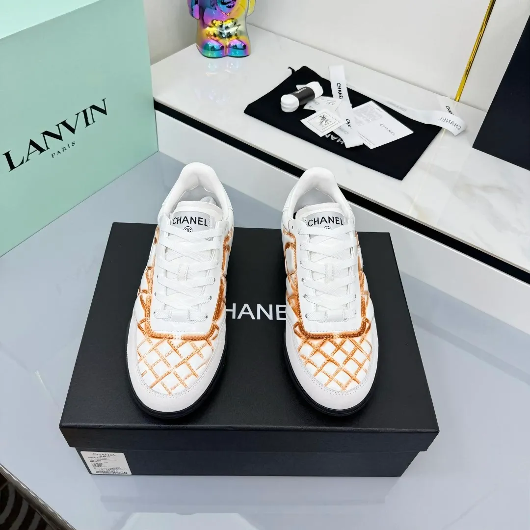 👟👟Ex-factory price 620👟👟 Top version Chanel Chanel - 2025 counter top casual sports shoes This sneaker is a classic design; the upper is electro-embroidered with a variety of techniques; the outsole is fashionable and sporty; it is extraordinary and incorporates a variety of color matching elements... The diversified mix and match is very beautiful and versatile, and can be used for leisure, fashion, sports and outdoor... ꫛꫀꪝ Go➫ Material: ❶Upper is made of: original cowhide ❷Inner lining is made of: original imported sheepskin ❸Outsole is based on: original TPU combination outsole Special counter boutique packaging complete set for women 35–41